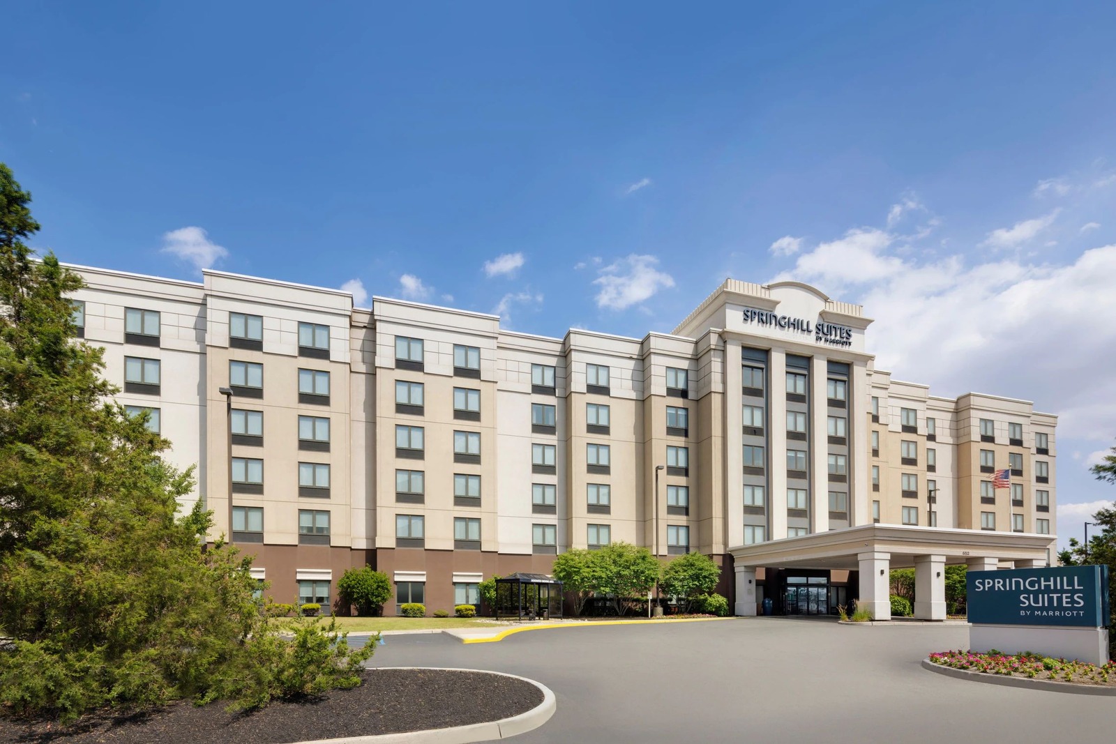 SpringHill Suites Newark Liberty International Airport - The Springhill Suites is located 1 mile south of the Newark Airport. 