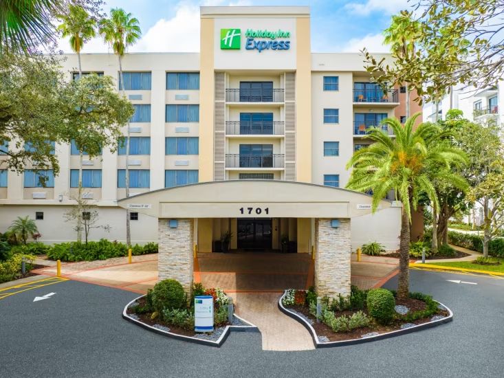 Holiday Inn Express & Suites Ft Lauderdale Plantation - The Holiday Inn Express is located 12.8 miles from the Fort Lauderdale Airport. 