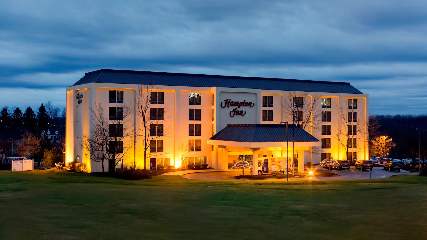 Pittsburgh Inn & Suites - The Hampton Inn is conveniently located less than six miles from Pittsburgh International Airport.