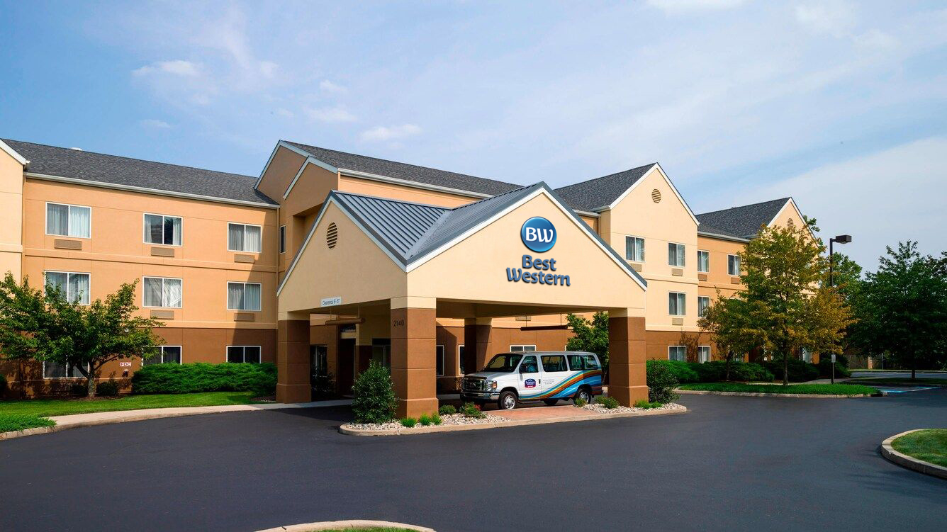 Best Western Bethlehem Lehigh Valley Airport - Conveniently located 1 mile from the airport.
