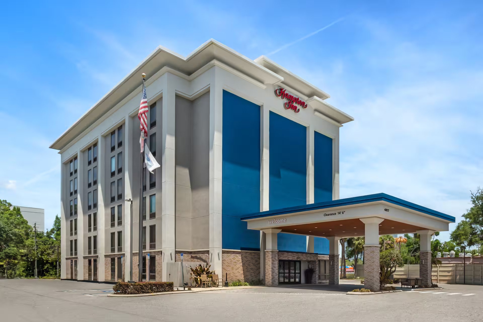Hampton Inn Tampa Airport Westshore - The Hampton Inn is located 2 miles from the Tampa Airport & 6 miles from the cruise port. 