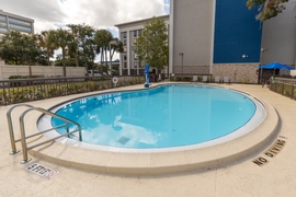 Hampton Inn Tampa Airport Westshore - Take a dip in the hotel's outdoor pool. 