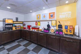 Hampton Inn Tampa Airport Westshore - Enjoy breakfast at the hotel before catching your shuttle.