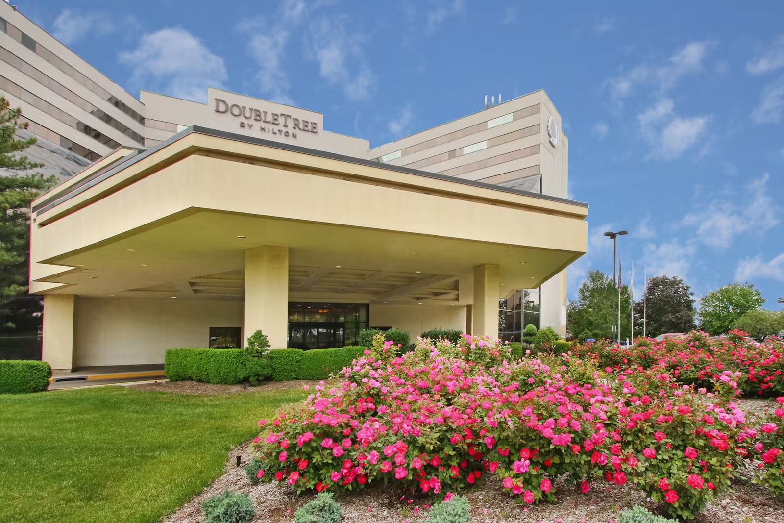 DoubleTree by Hilton Newark Airport - The DoubleTree is conveniently located next to the Newark Airport.