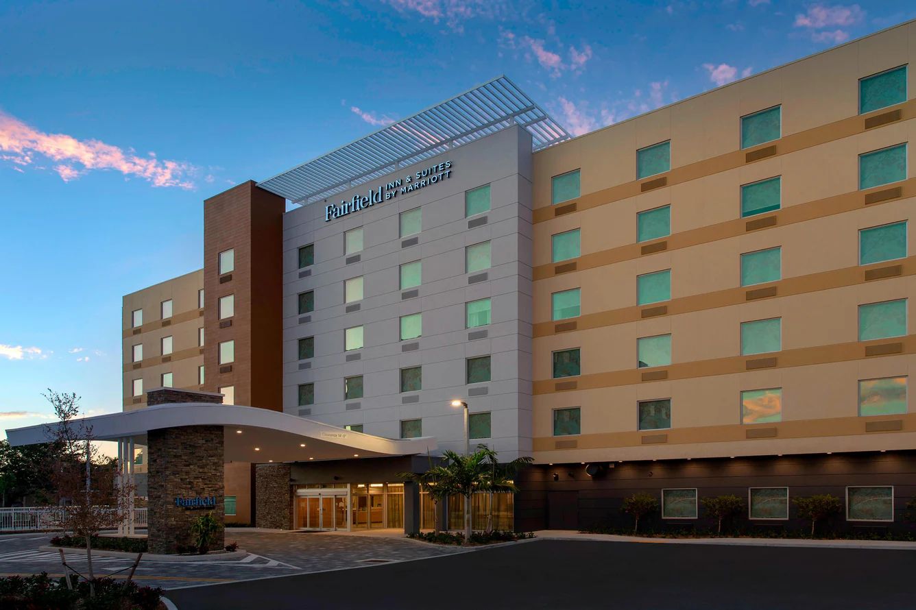 Fairfield Inn & Suites Miami Airport West Doral - The Fairfield Inn & Suites is located 5.4 miles west of the Miami Airport.