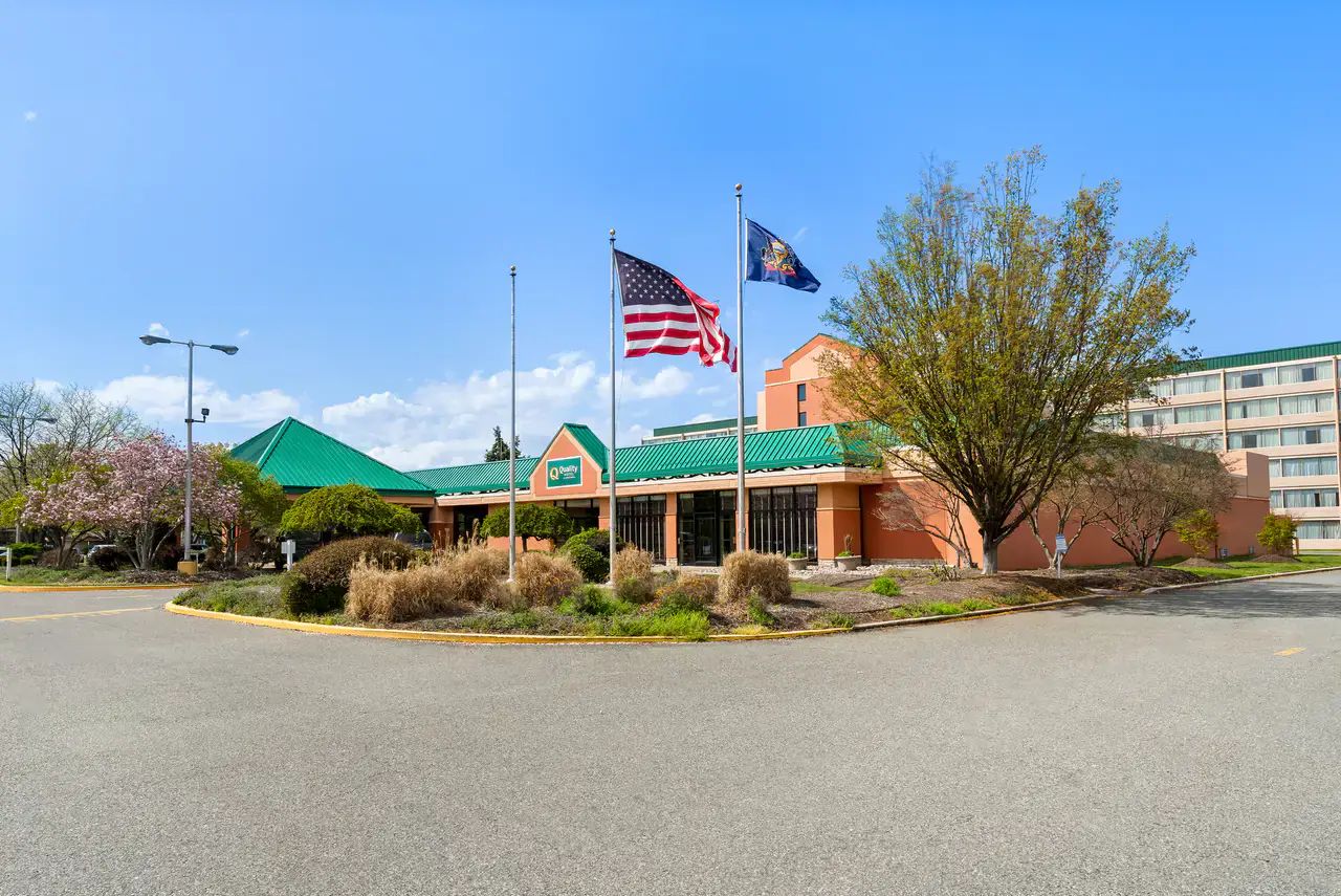 Quality Hotel Philadelphia International Airport - The Quality Hotel is conveniently located 1 mile from the Philadelphia International Airport. 