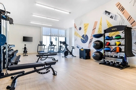 Cambria Hotel Burbank Airport - Keep up with your gym routine in the hotel's 24/7 fitness center. 
