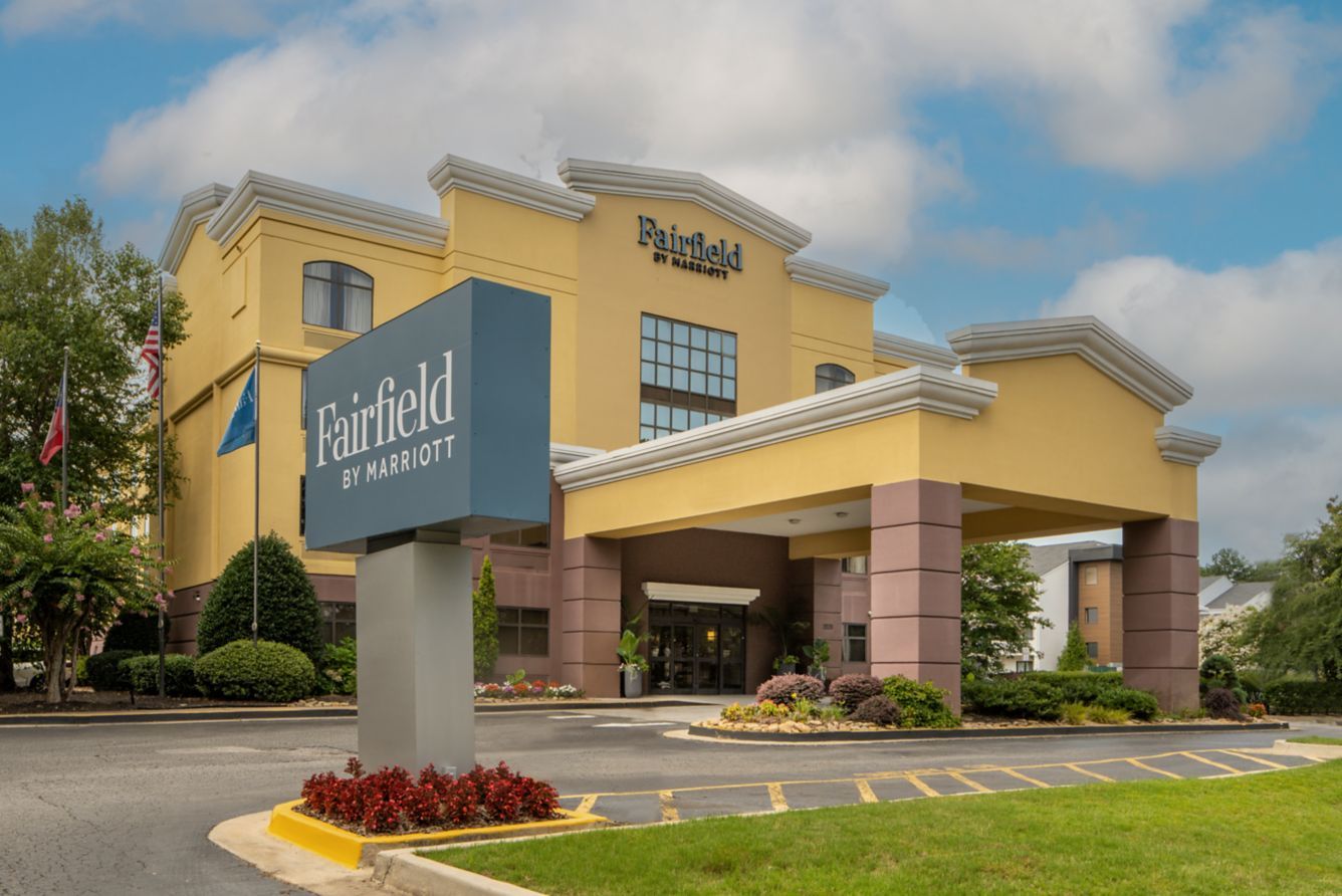 Fairfield Inn & Suites Atlanta Airport South - The Fairfield Inn & Suites is conveniently located 3 miles from the Atlanta Airport. 