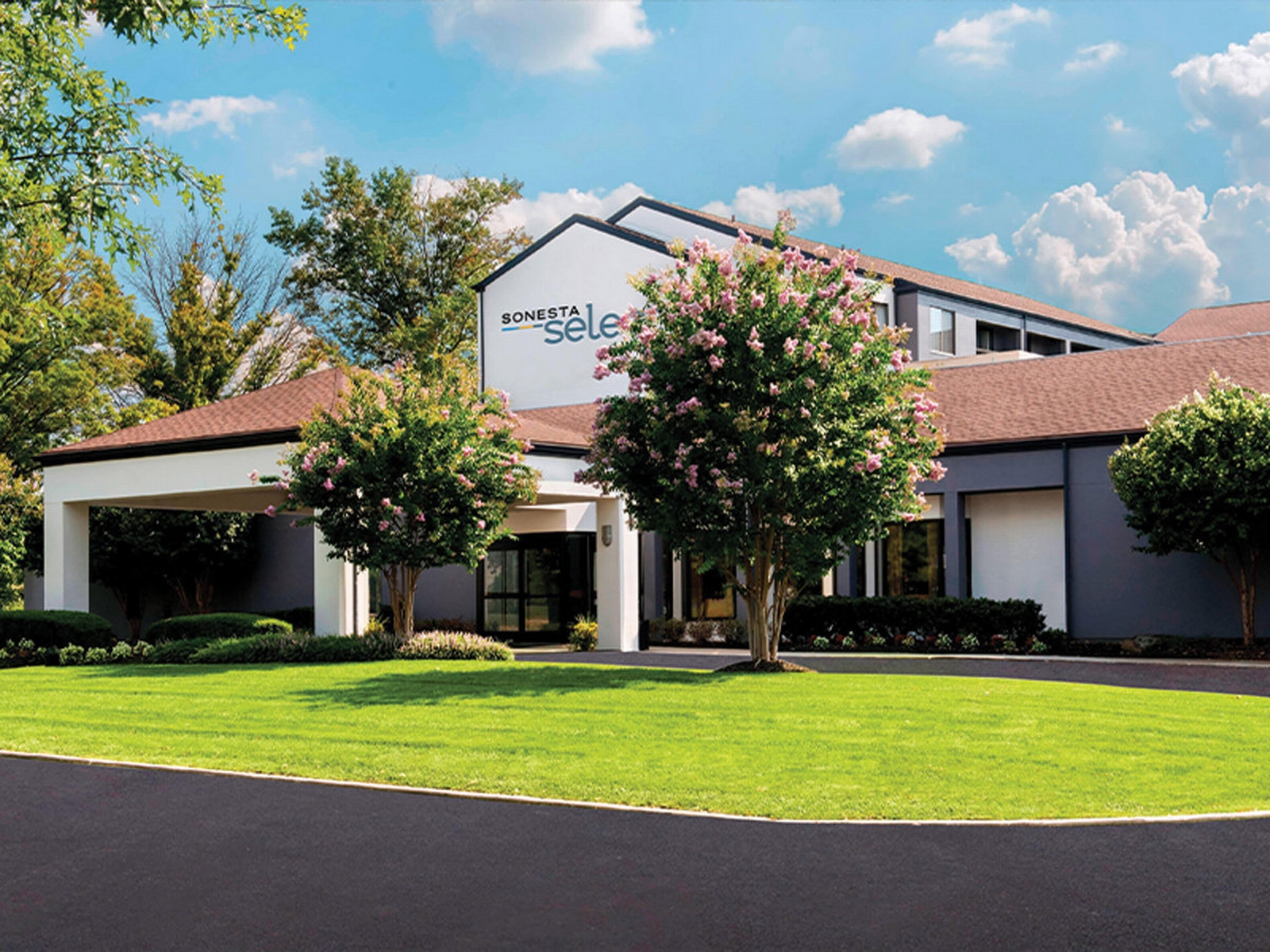 Sonesta Select Philadelphia Airport - The Sonesta Select is only 1.6 miles from the Philadelphia International Airport. 