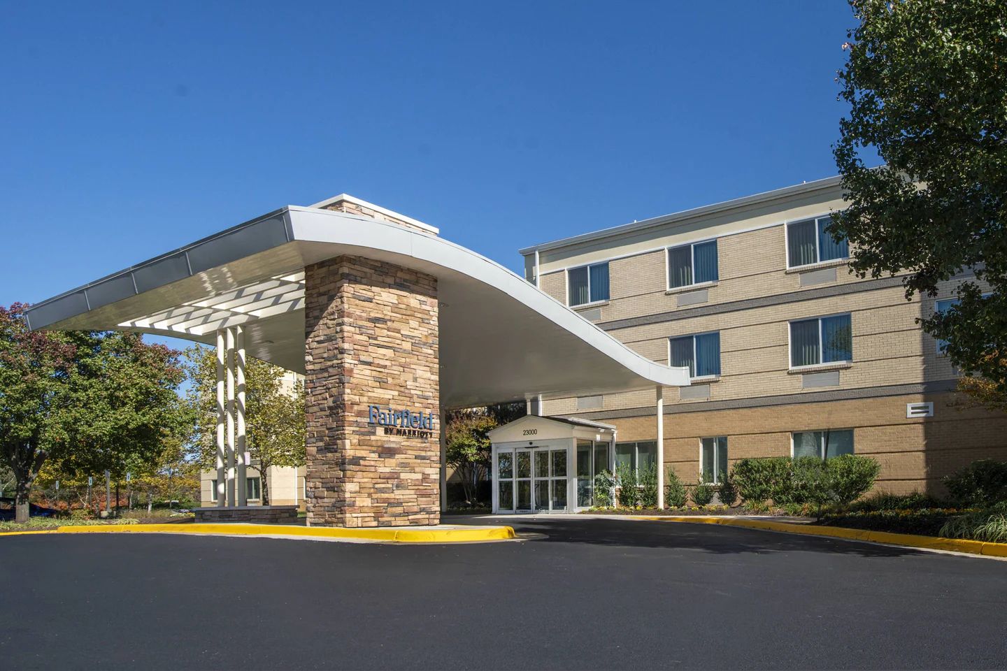 Fairfield Inn & Suites at Dulles Airport - The Fairfield Inn and Suites at Dulles Airport is located just minutes from Washington Dulles Airport. 