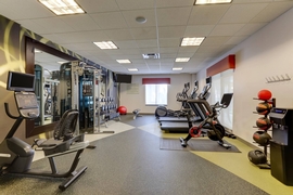 Hilton Garden Inn Indianapolis Airport - Keep up with your gym routine in the hotel's fitness center. 