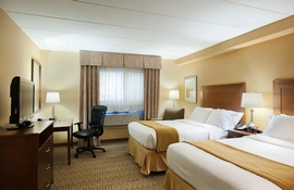 Harbor Pointe Inn Philadelphia Airport - The standard room with two double beds includes complimentary WiFi. 