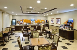 Harbor Pointe Inn Philadelphia Airport - Enjoy complimentary breakfast after a restful night of sleep.