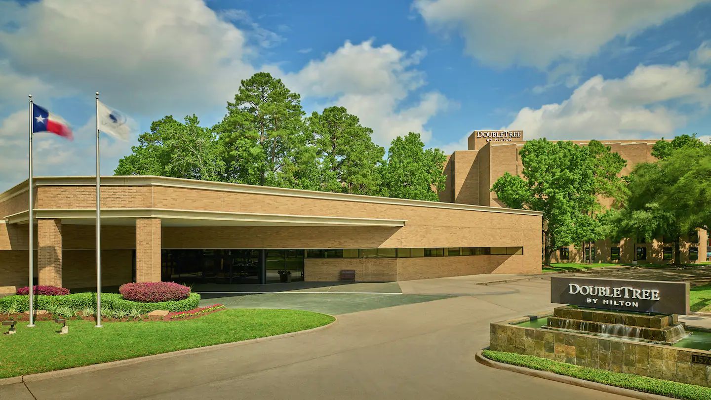 DoubleTree by Hilton Houston at Bush Intercontinental Airport - The Hilton Garden Inn is only 1.7 miles from Houston Intercontinental Airport.