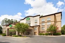 Wingate by Wyndham Raleigh Durham Airport - Wingate by Wyndham is conveniently located five minutes from Raleigh Durham International Airport. 
