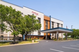 Hampton Inn Philadelphia Airport - The Hampton Inn is conveniently located 1.5 miles from Philadelphia International Airport.
