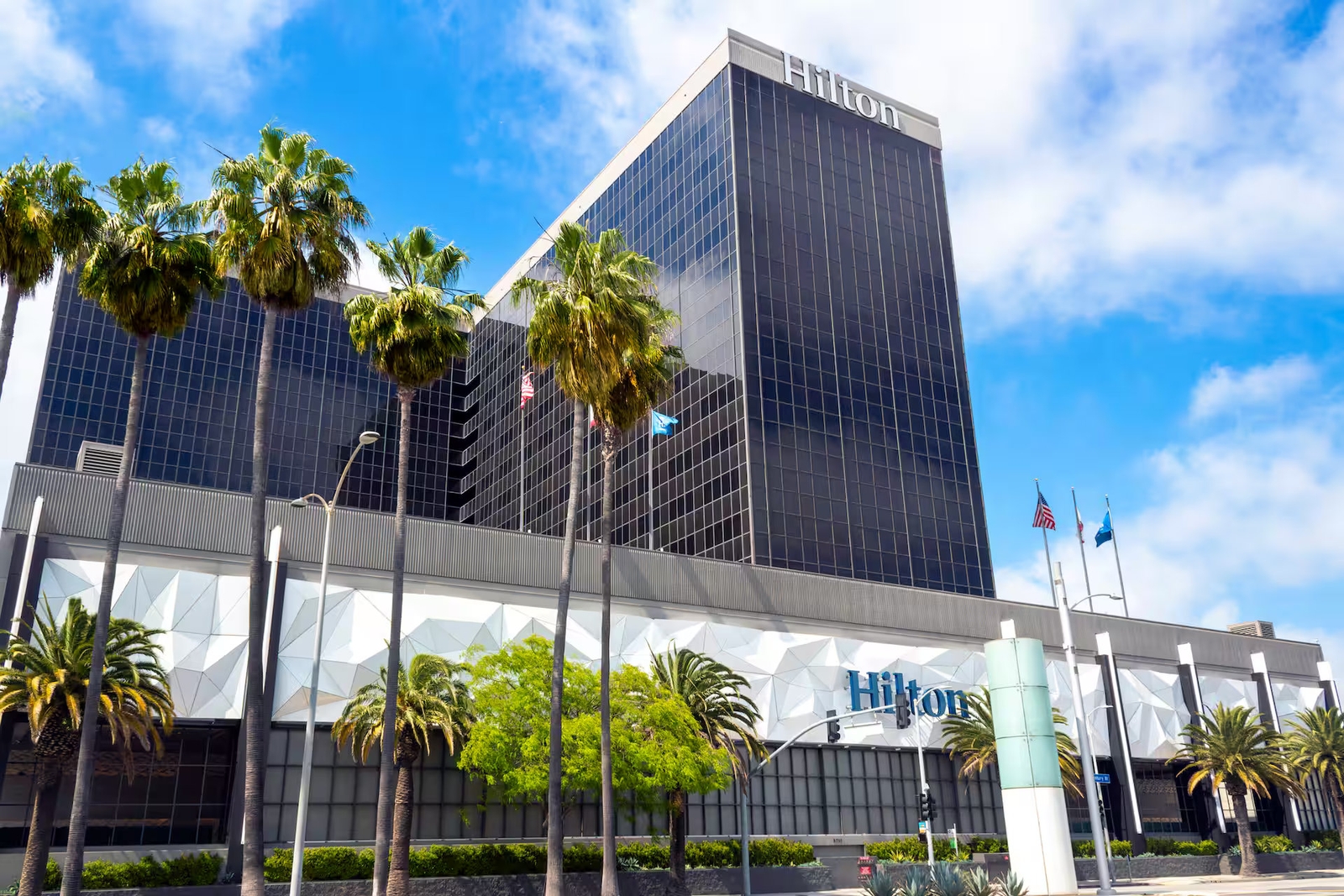 Hilton Los Angeles International Airport - The Hilton Los Angeles Airport is conveniently located 1 mile from LAX Airport. 